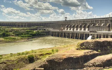 Tour panorámico de la represa hidroeléctrica de Itaipu