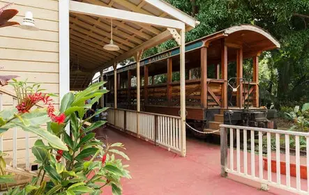 Pacote Luau Kalamaku Havaiano com Experiência de Passeio de Trem