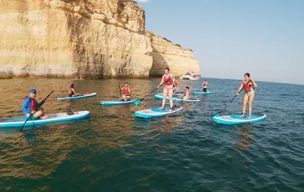 Gruta de Benagil: Passeio de Stand Up Paddle saindo da Praia de Benagil